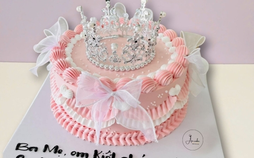 Bánh sinh nhật tặng mẹ phong cách hoàng gia - Sáng tạo thể hiện 1 tình cảm đặc biệt