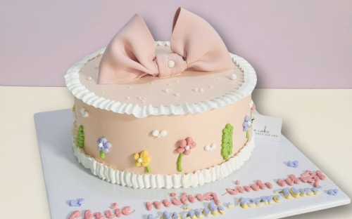 Bánh sinh nhật cho chị gái phong cách sang chảnh - Sáng tạo và độ chịu chơi trong từng chiếc bánh