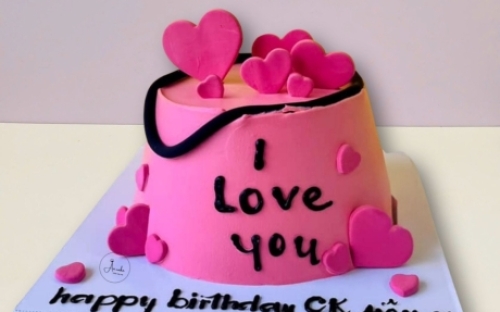 Bánh sinh nhật cho em gái thích màu hồng - 1 Món quà ngọt ngào thể hiện tình cảm yêu thương